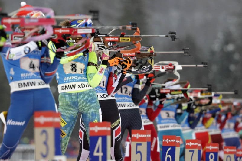 Českou biatlonovou štafetu zradila střelba na druhém úseku.