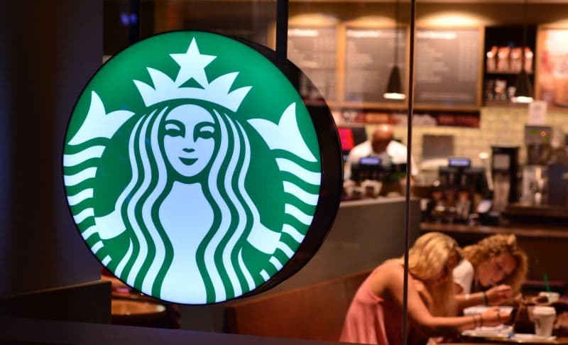 Americký řetězec kaváren Starbucks.