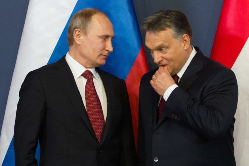 Prezident Putin (vlevo) míří do Budapešti na schůzku s premiérem Orbánem.