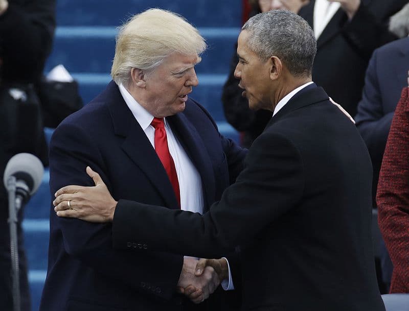 Americký prezident Donald Trump a bývalý prezident Barack Obama.