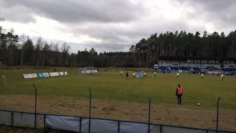 Utkání na "lesním" stadionu Táborska nebylo rozhodně vyprodané.