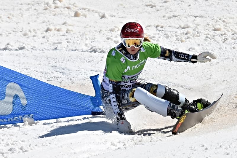 Ester Ledecká na snowboardu.