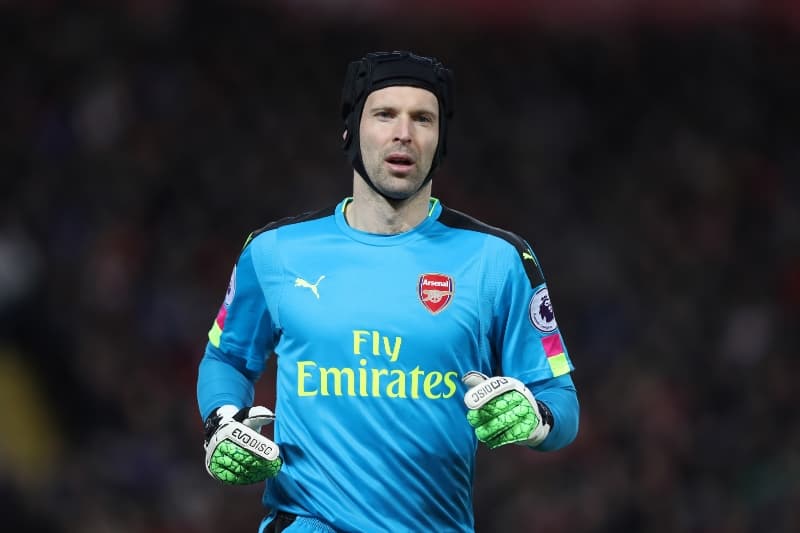 Brankář Petr Čech má v Arsenalu smlouvu ještě na dva roky, ale kdo ví?