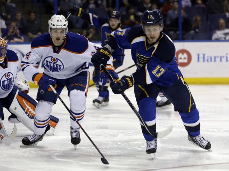 Vladimír Sobotka (vpravo) v dresu St. Louis Blues.