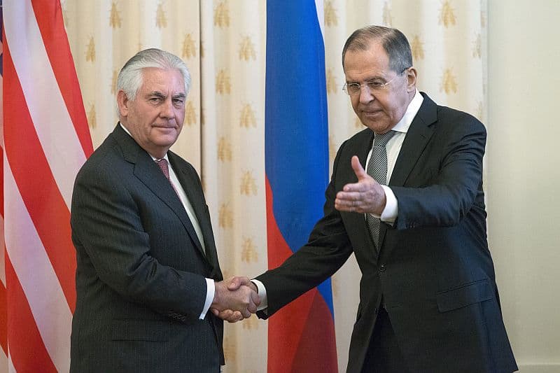 Americký ministr zahraničí Rex Tillerson (vlevo) a ruský šéf diplomacie Sergej Lavrov.