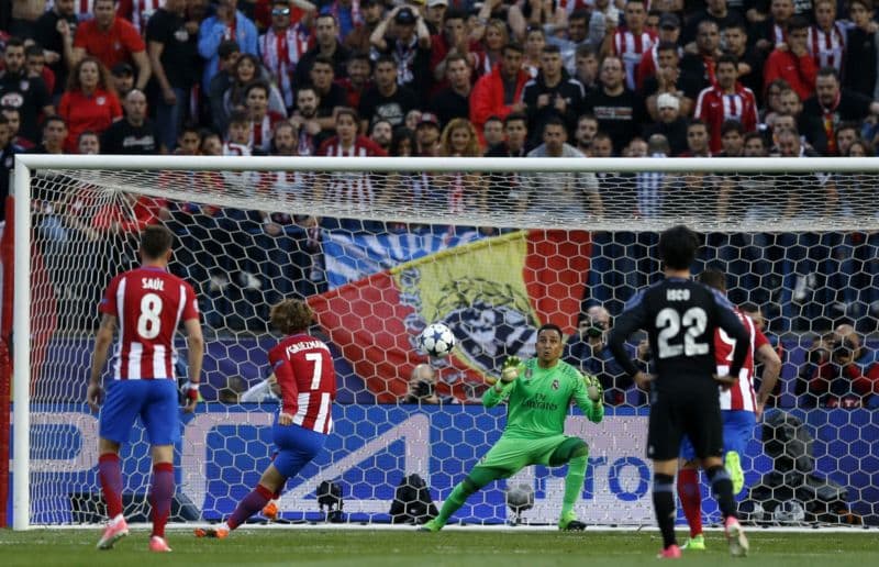 Antoine Griezmann zvyšoval z penalty na 2:0.