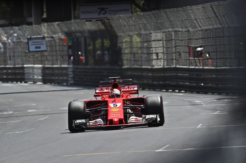 Německý jezdec Formule 1 Sebastian Vettel na okruhu v Monacu.