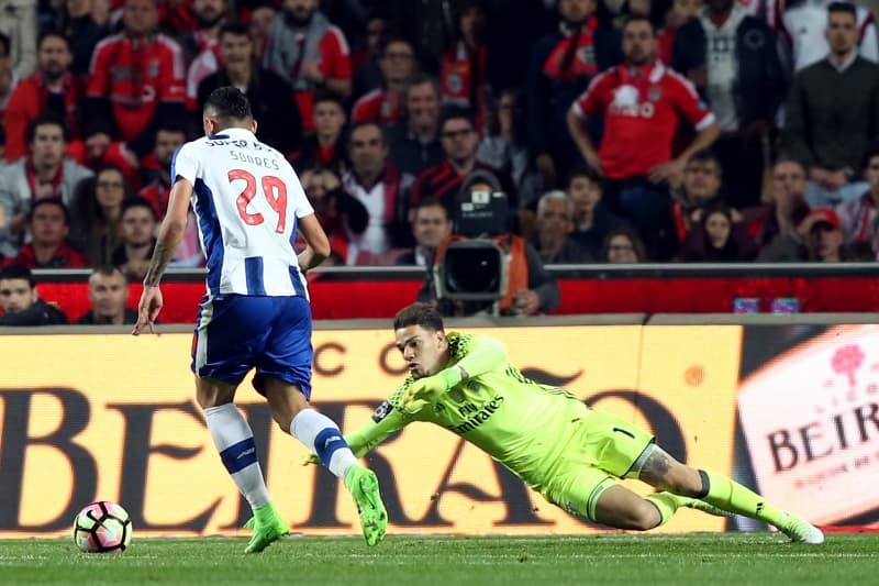 Dres Benficy Ederson vymění za Manchester City.