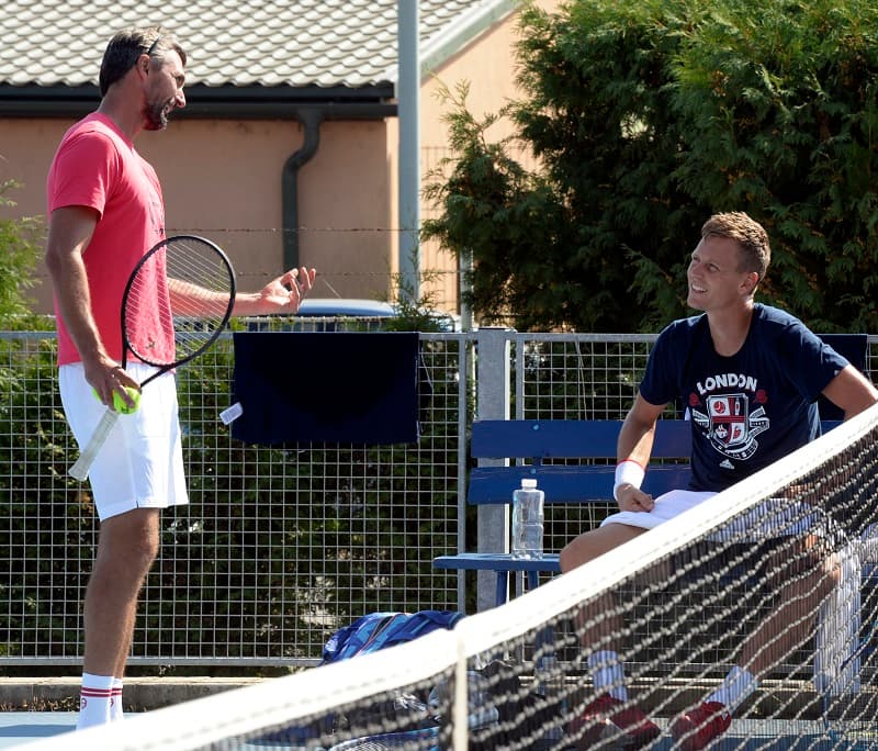 Český tenista Tomáš Berdych na tréninku s Goranem Ivaniševičem