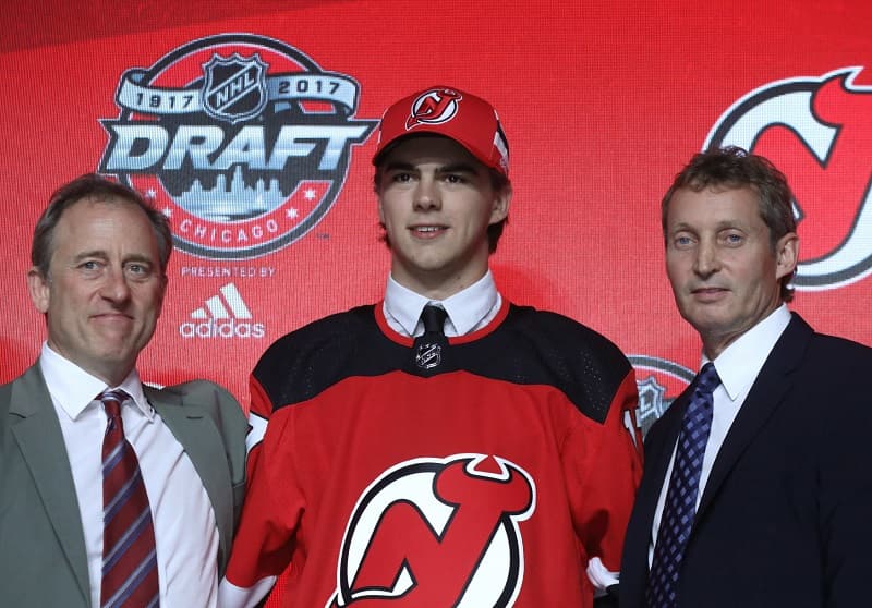 Jedničkou draftu se stal teprve osmnáctiletý Švýcar Nico Hischier 