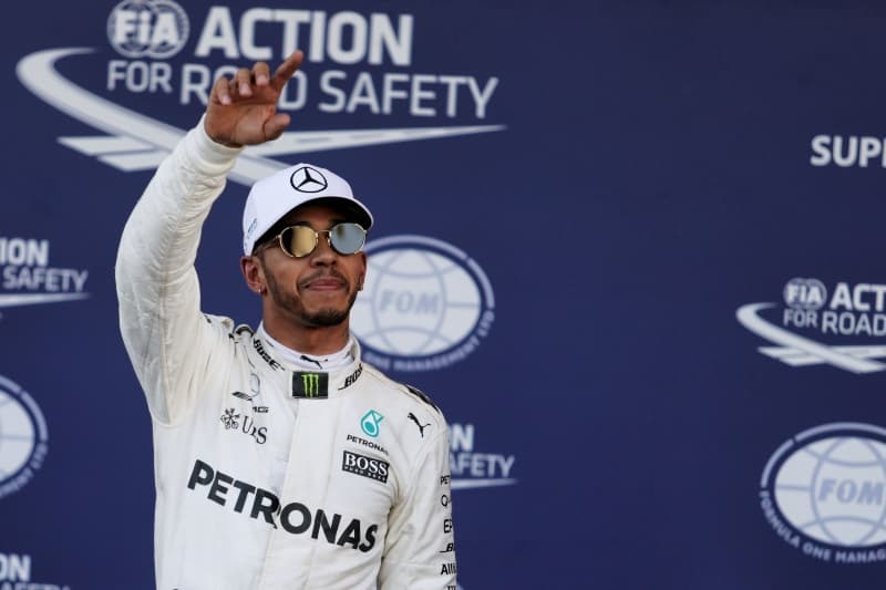 Lewis Hamilton po kvalifikační výhře v Baku.