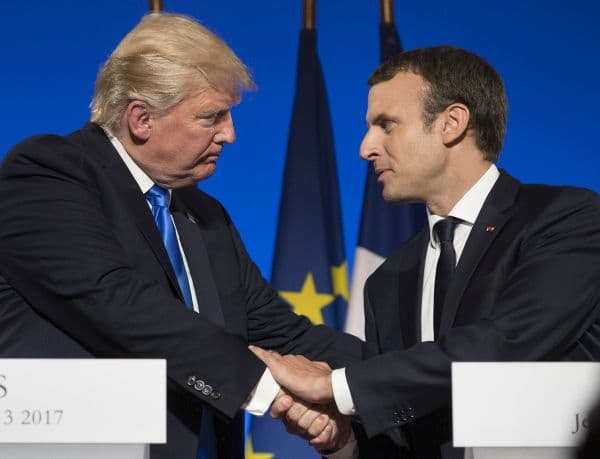 Prezident USA Donald Trump (vlevo) a francouzský prezident Emmanuel Macron (vpravo).