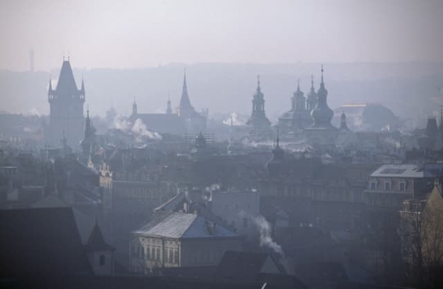 Praha ve smogu.