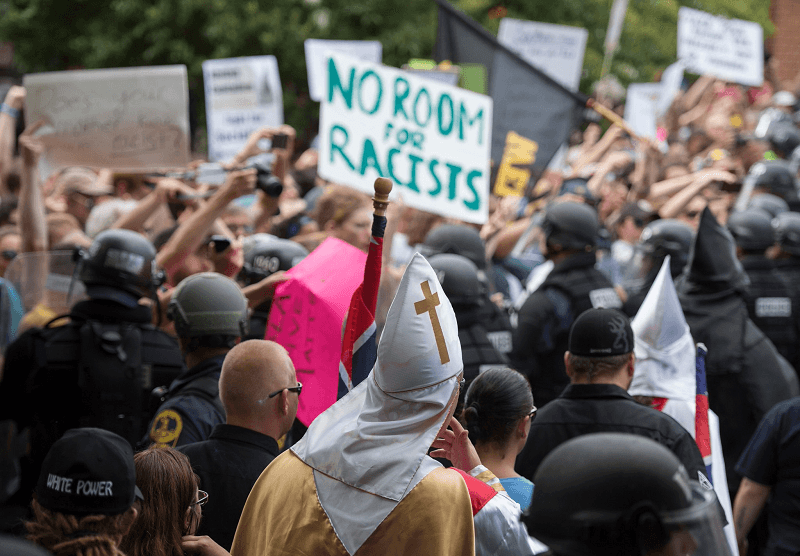 Demonstranty z Hnutí Solidarity Uhuru Congemův výrok velmi pobouřil.