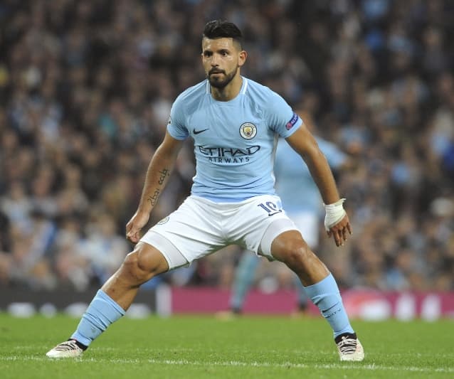 Sergio Agüero si při autonehodě zlomil žebra.