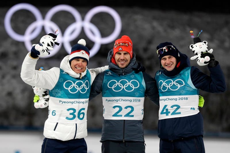 Biatlonista Michal Krčmář a jeho radost ze stříbrné medaile na olympijských hrách.