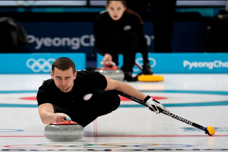 Alexandr Krušelnickij vrátil akreditaci a bude čekat na výsledky.