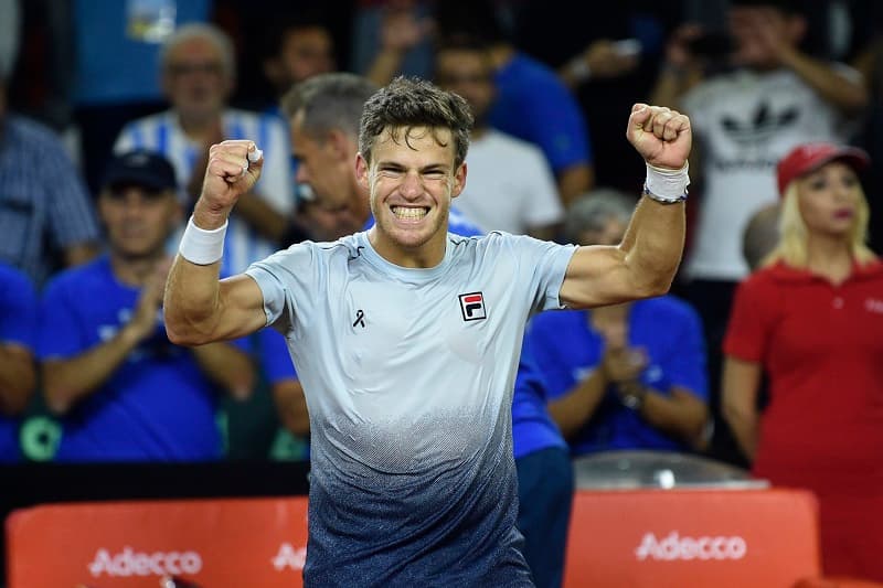 Argentinský tenista Diego Schwartzman oslavil postup svého týmu ve velkém stylu.