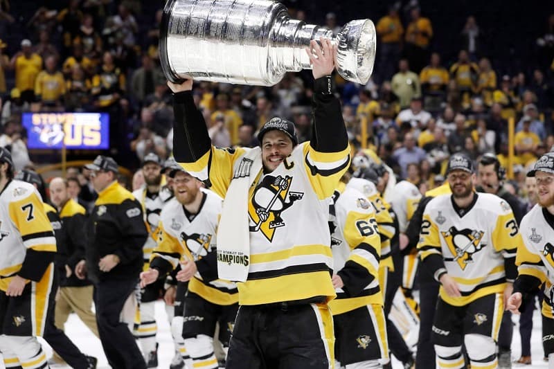 Naposledy zvedli nad hlavu  Stanley cup hokejisté Pittsburghu. Zopakují to i letos?