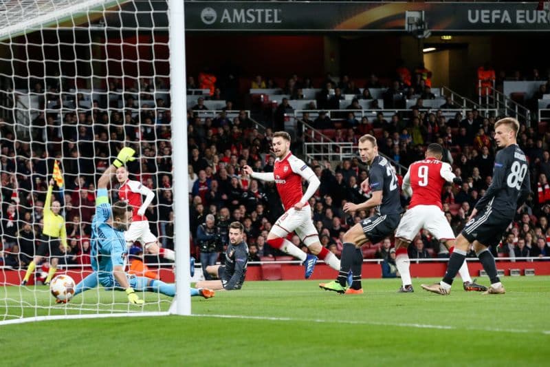 Fotbalisté Arsenalu v zápase s CSKA Moskva. 