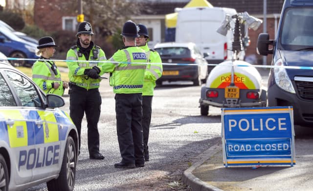 Britská policie při vyšetřování případu nedaleko Salisbury.