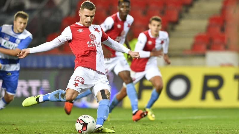 Fotbalisté Slavie budou v zápase s Duklou hájit vedení v tabulce.