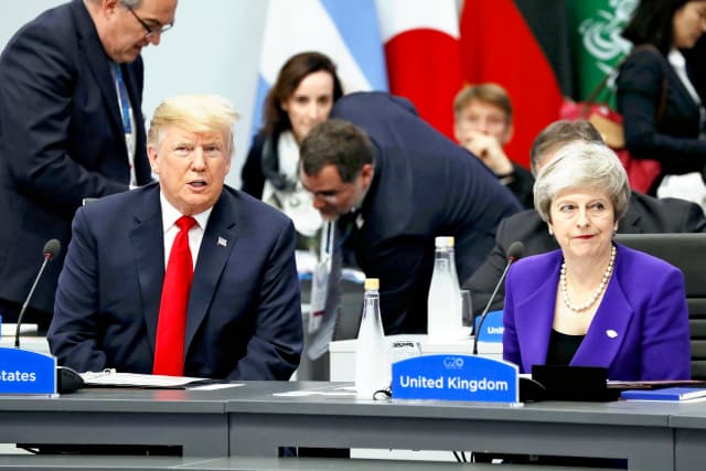 Prezident USA Donald Trump a britská premiérka Theresa Mayová.