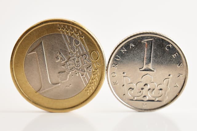 Euro a koruna.