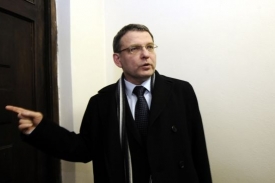 Poslanec Lubomír Zaorálek narušil průběh jednání Senátu.