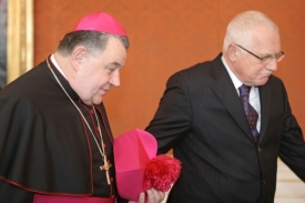 Prezident Klaus pojede společně s arcibiskupem Dukou a premiérem.