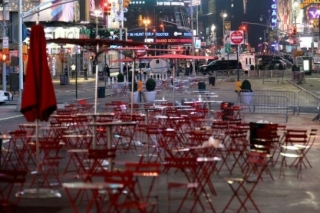 Vylidněná ulice v oblasti Times Square.