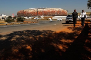 Cesta k Soccer City, největšímu stánku v Africe.