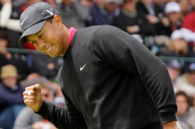 Tiger Woods už se opět golfem baví.