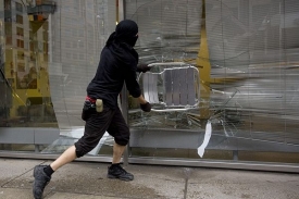 Násilné demonstrace Toronto šokovaly.