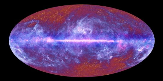 Vesmír vidění v mikrovlnné části spektra. Uprostřed mléčná dráha.