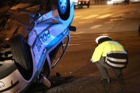 Nehody se v létě nevyhýbají ani policistům.