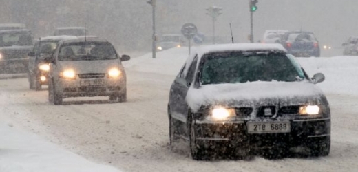 V Krkonoších je na silnicích ujetý sníh (ilustrační foto).