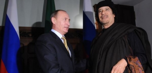 Vůdci Ruska a Libye - dvou ropných mocností.