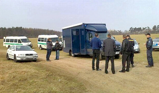 Policisté se speciální pátrací 3D technikou.