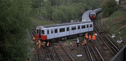 V Prostějově se srazil vlak s osobním autem (ilustrační foto).
