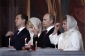 I nejmocnější muži Ruska - Dmitrij Medveděv (vlevo) a Vladimir Putin zavítali s manželkami do chrámu na pravoslavnou velikonoční bohoslužbu. 