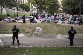 Policie vyklizuje tábořiště romských kočovníků z Marseille.