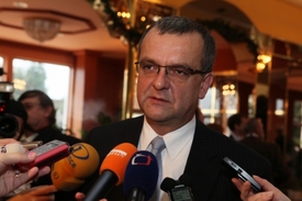 Ministr financí Miroslav Kalousek pracuje s NERV na možných scénářích vývoje. V lednu chce předložit novelu státního rozpočtu.