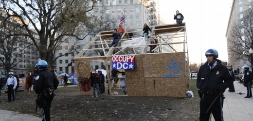 Konstrukce, kterou demonstranti postavili.