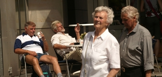 Na penzi si spoří čím dál více lidí (ilustrační foto).