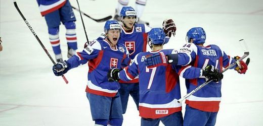 Radost slovenských hokejistů po třetí brance.