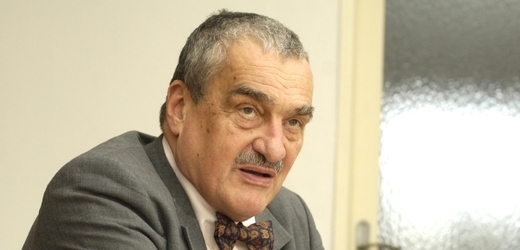 Ministr zahraničí Karel Schwarzenberg.