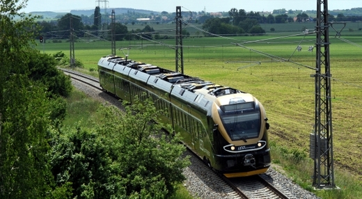 Nové vlakové soupravy Stadler Flirt, které od prosince vyjedou na trať mezi Prahou, Ostravou a Bohumínem, představila společnost Leo Express 24. května v Cerhenicích. 