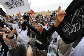 Salafisté v Tunisku demonstrují za zavedení islámského práva šaría.