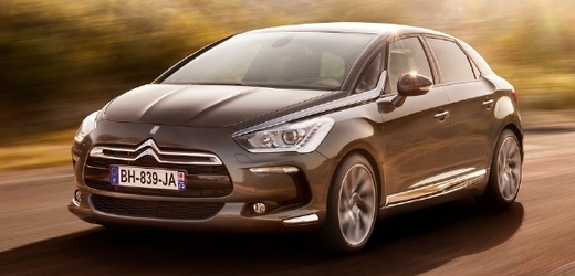 Pro ty, kteří nemají rádi všednost, je tady Citroën DS5. Nyní i s hybridním pohonem.